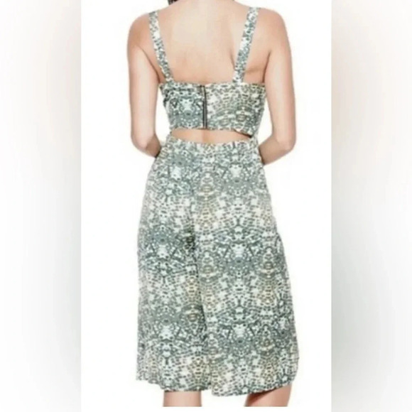 Guess Women's Sz 2 Green Snake Tank Cropped Jumpsuit Wide Leg Open Back Vacation - Picture 4 of 15